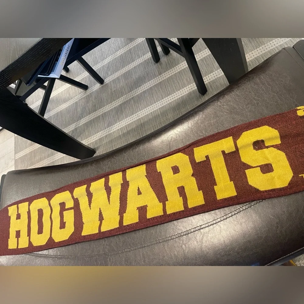 NWT Harry Potter Hogwarts scarf
